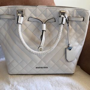 New quilted leather Micheal Kors handbag 199$